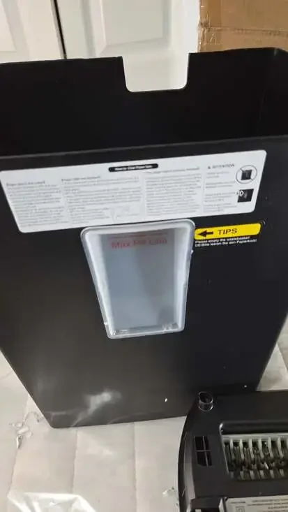 Bonsaii C275-A 12-Sheet Cross-Cut Paper and Credit Card Shredder - Picture 3 of 5